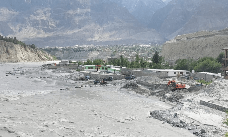 jamilnagri's tweet card. Most tourists trapped at Ferry Meadows rescued, moved to safety; Silk Road restored for all traffic.