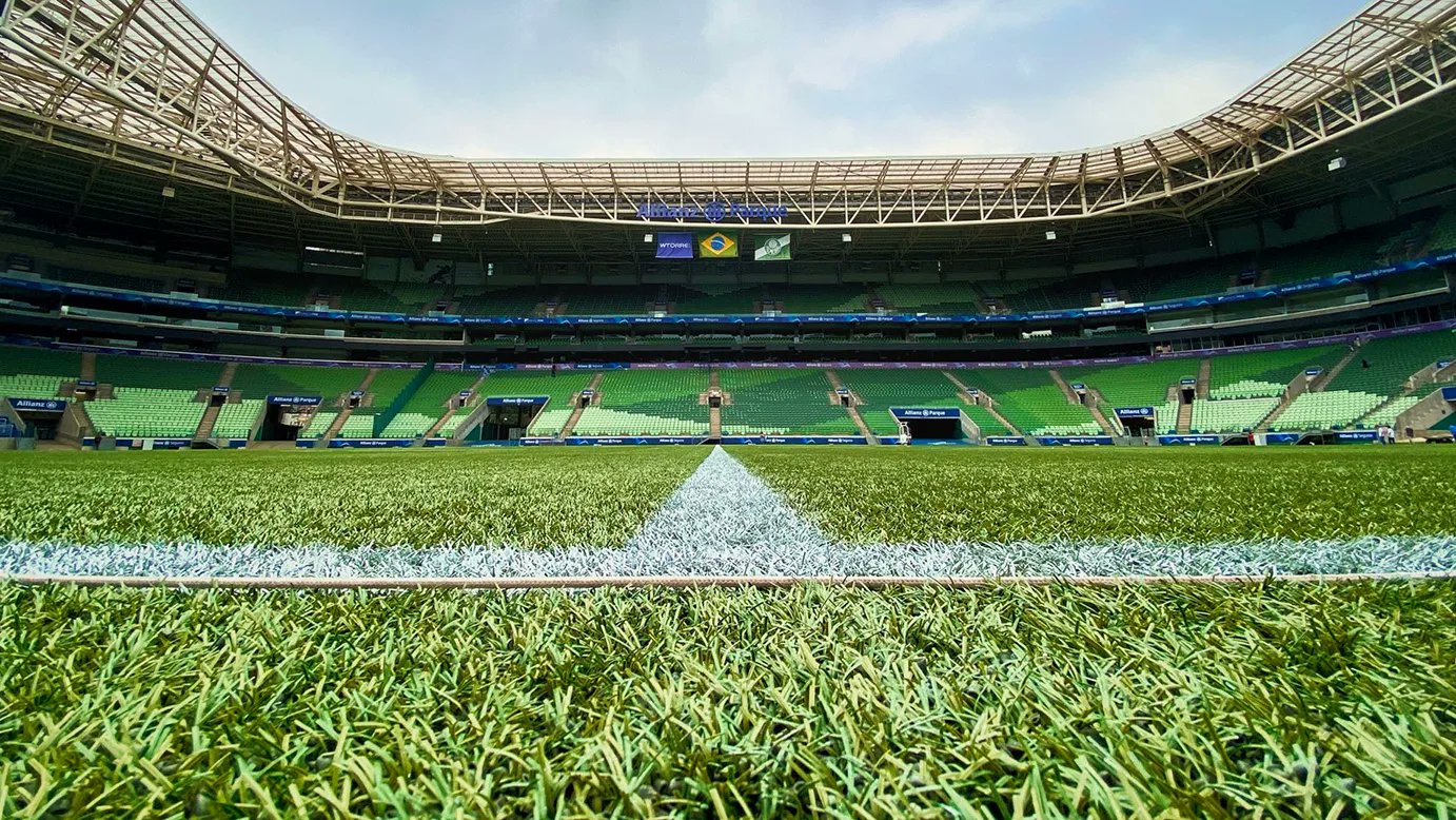 onossopalestra's tweet card. Situação do sintético não tem agradado comissão técnica e elenco. Agenda apertada de jogos e shows dificulta troca a curto prazo