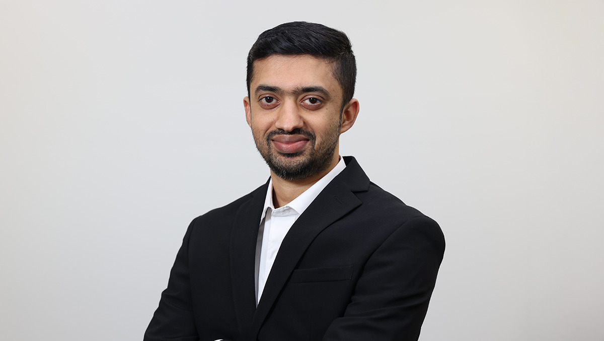 Zoho_ANZ's tweet card. Cybercrime costs soar as Australian businesses face record data breaches. Experts urge rethinking browser security to protect sensitive data effectively.
