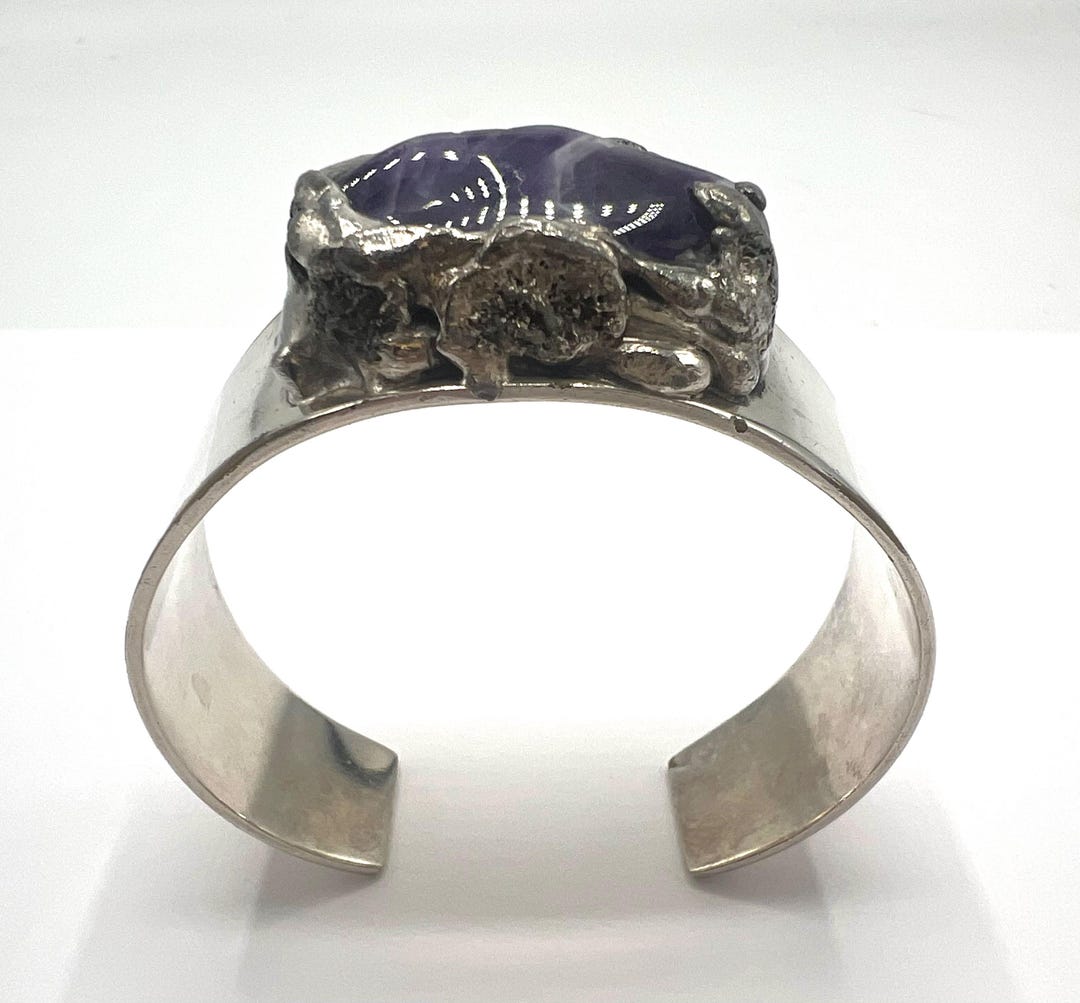vintagobsession's tweet card. This Cuff Bracelets item is sold by VintagObsessions. Ships from Fallbrook, CA. Listed on Jul 26, 2025