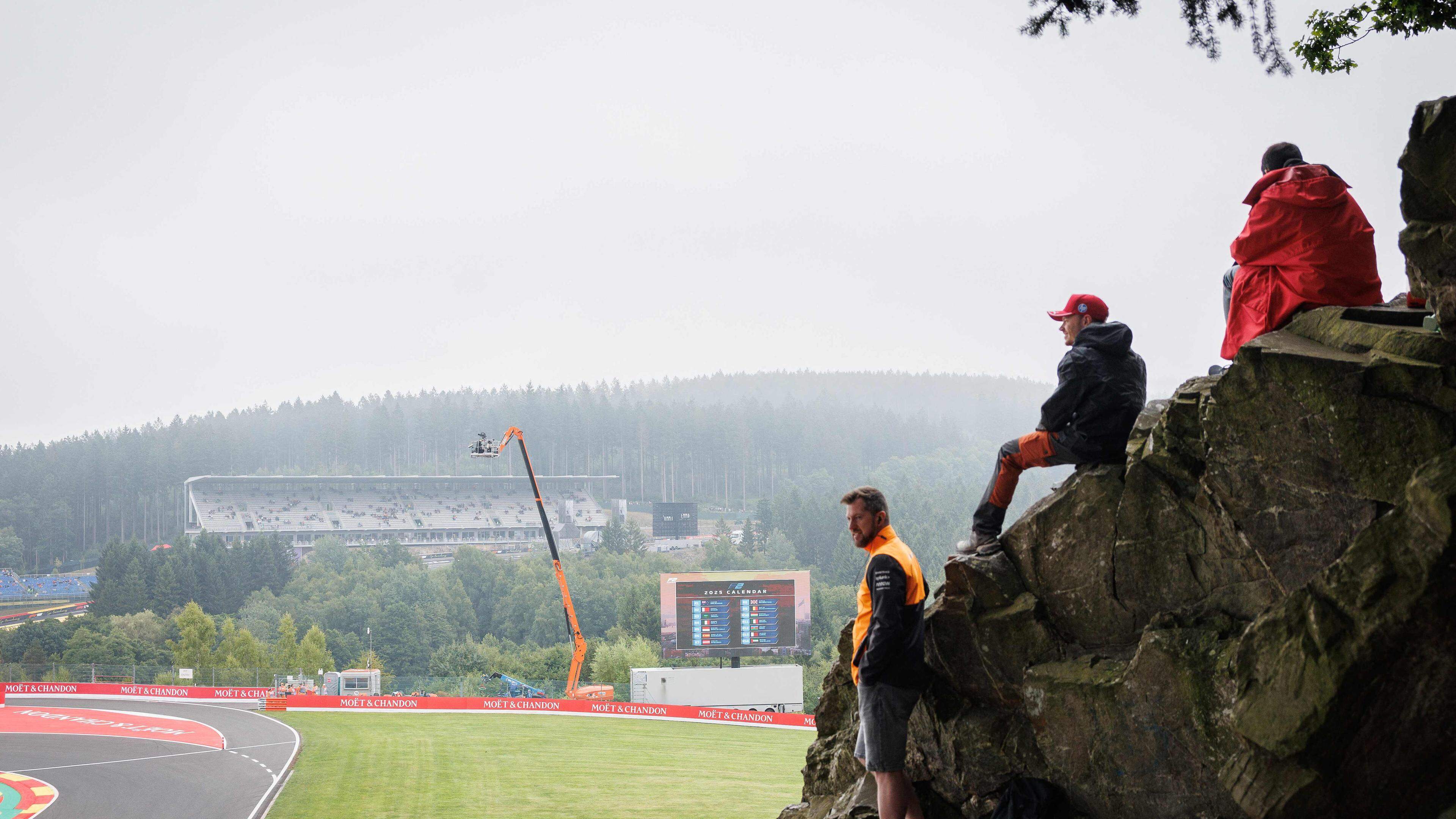 BartLagae's tweet card. Met een sprintrace op zaterdag en een Grote Prijs op zondag keert het Formule 1-circus na de zomerstop terug naar Francorchamps, een van de meest geliefde circuits in Europa. Toch is het voortbestaan...