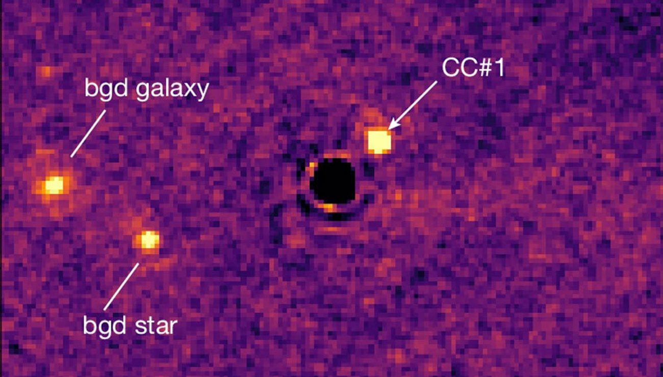 PourlaScience's tweet card. Le télescope spatial James-Webb a découvert sa première exoplanète. Nommée TWA7b, c’est la plus petite jamais observée par imagerie directe.