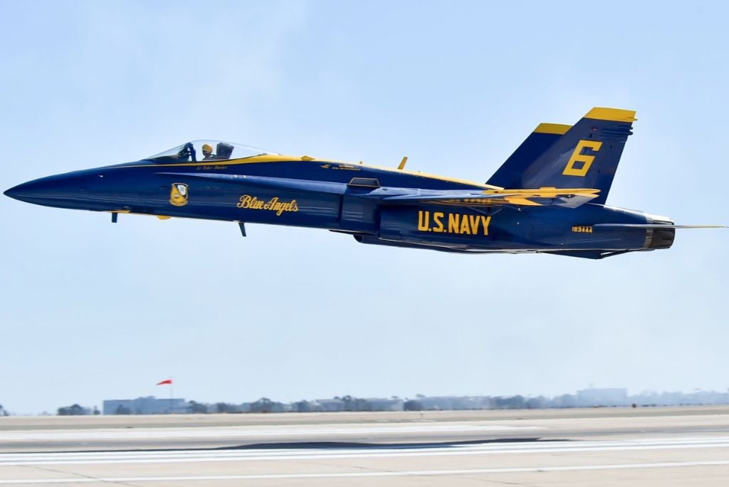 GatewayHispanic's tweet card. Los increíbles "Blue Angels" de la Marina han sido fuente de inspiración para los estadounidenses durante años. Es frecuente verlos volar en perfecta