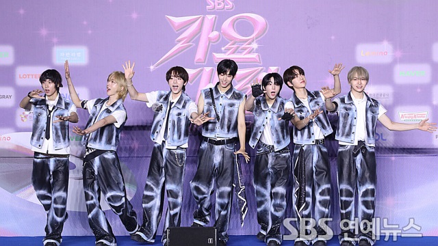 SBS_star's tweet card. The group IDID was spotted striking poses at the '2025 SBS Music Festival Summer' blue carpet event held in the afternoon of July 27th at KINTEX in Goyang City, Gyeonggi Province.