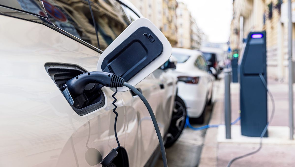 univbordeaux's tweet card. Plus d’un quart des voitures vendues en France étaient électriques en 2023. Assiste-t-on pour autant à un véritable abandon du diesel ? Les véhicules électriques se sont-ils enfin démocratisés ?