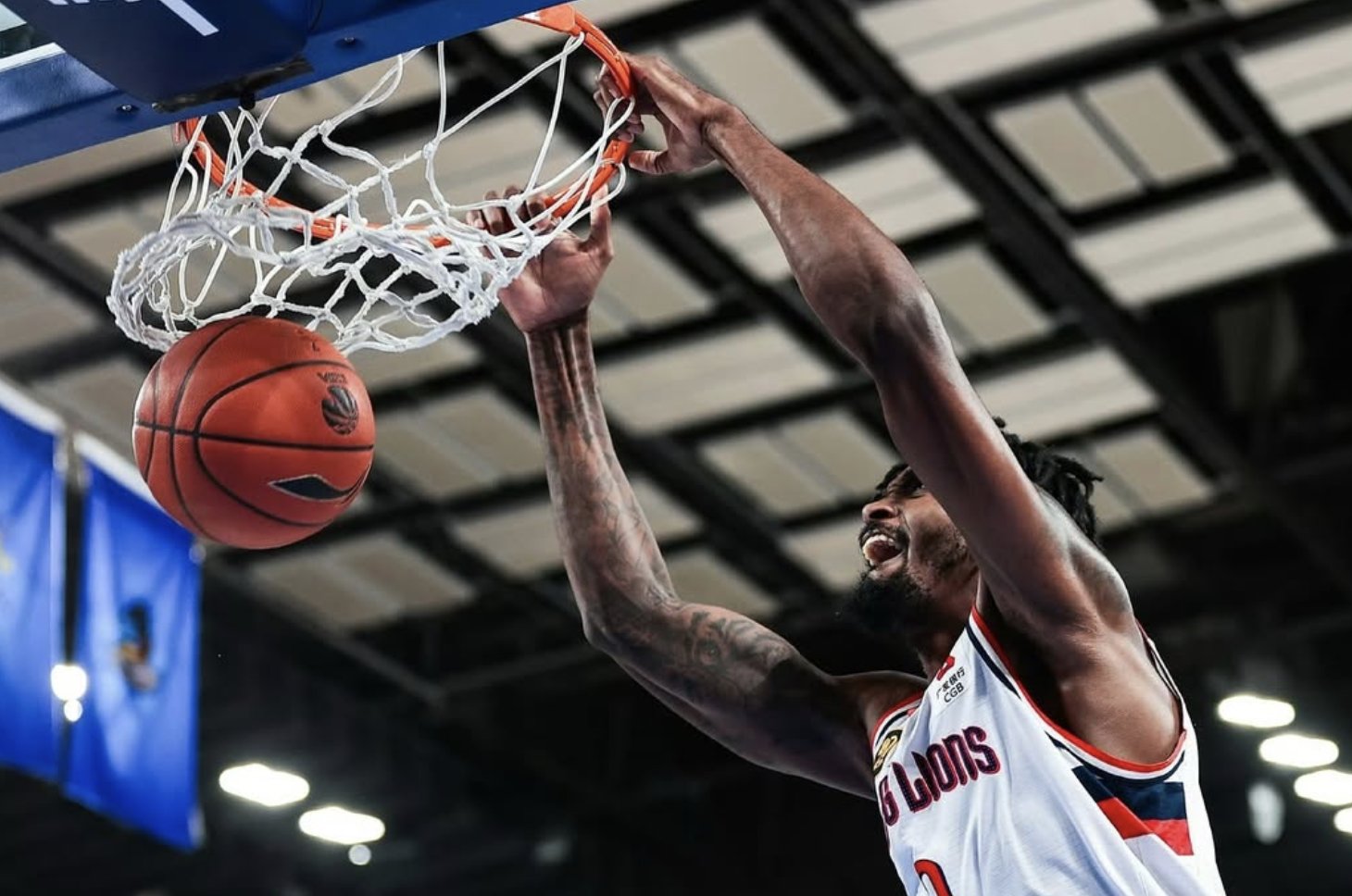 ESSMbasket's tweet card. Tyshaun Crawford, nouveau pivot portelois, revient sur ses expériences en Géorgie et en Chine, ses inspirations, et ses ambitions avant de débuter la saison. L’interview : • Pour commencer, p…