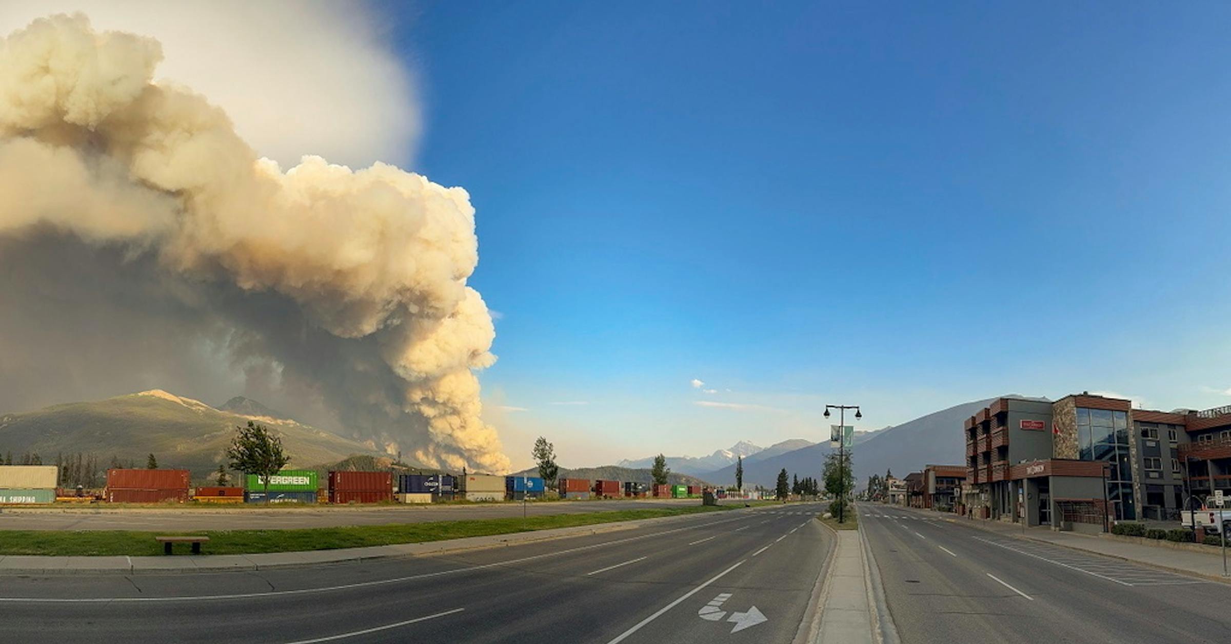 smithECGBlog's tweet card. After Minnesota U.S. Reps. Tom Emmer, Brad Finstad, Michelle Fischbach, Pete Stauber chastised Canada for wildfire smoke blown into Minnesota, "Canada" writes back.