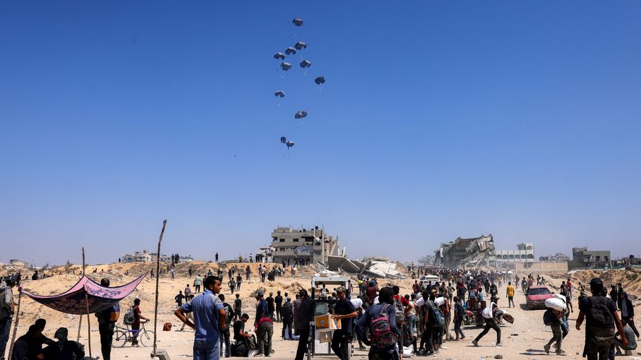 AkliAit's tweet card. Youssef est un journaliste gazaoui, qui travaille régulièrement avec la presse française. Interrogé par franceinfo sur la situation sur place, il estime que les largages opérés par Israël dans la...