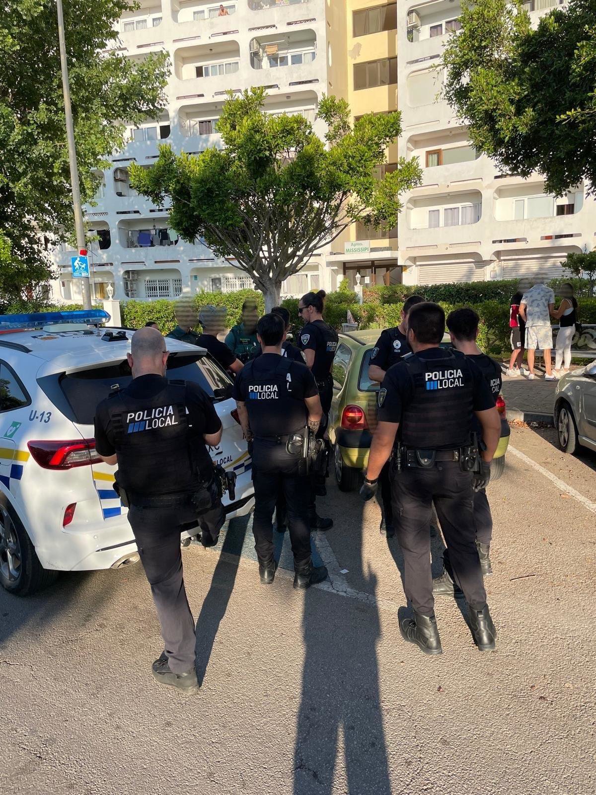 EPsucesos's tweet card. La Policía Local de Alcúdia ha denunciado a un hombre porque, supuestamente, habría conducido su coche...