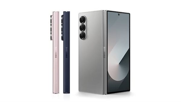 algomhorr's tweet card. كشفت سامسونج عن إصدارها الجديد Galaxy Z Fold 6، بهيكل معاد تصميمه بالكامل يعكس تطورًا لافتًا في مفهوم الهواتف القابلة للطي