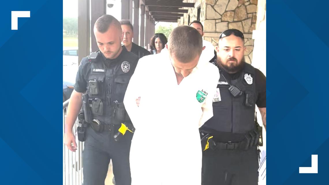 KENS5's tweet card. 34-year-old Allison Clark VI is charged with murder after allegedly stabbing his father inside their home—authorities say the attack stemmed from a domestic dispute.