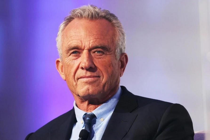 Lettera43's tweet card. Usa, Kennedy Jr vuole silurare la task force per lo screening del cancro: ritiene il comitato consultivo «troppo woke e di sinistra».
