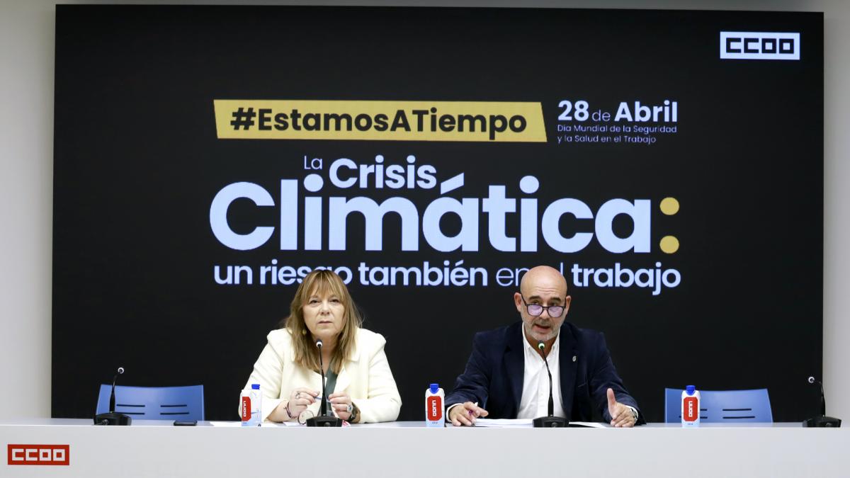 SaludLab_CCOO's tweet card. “Reclamamos al Gobierno que dé prioridad a la mesa de diálogo social y coloque en el centro las...