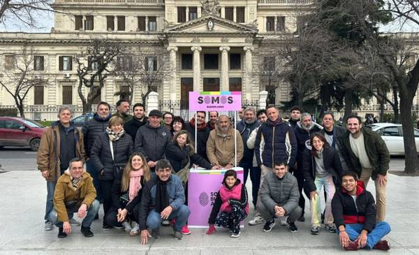 pablonicoletti_'s tweet card. Este fin de semana, el frente Somos Buenos Aires arrancó la campaña en La Plata con mesas distribuidas en barrios y centros comerciales.
