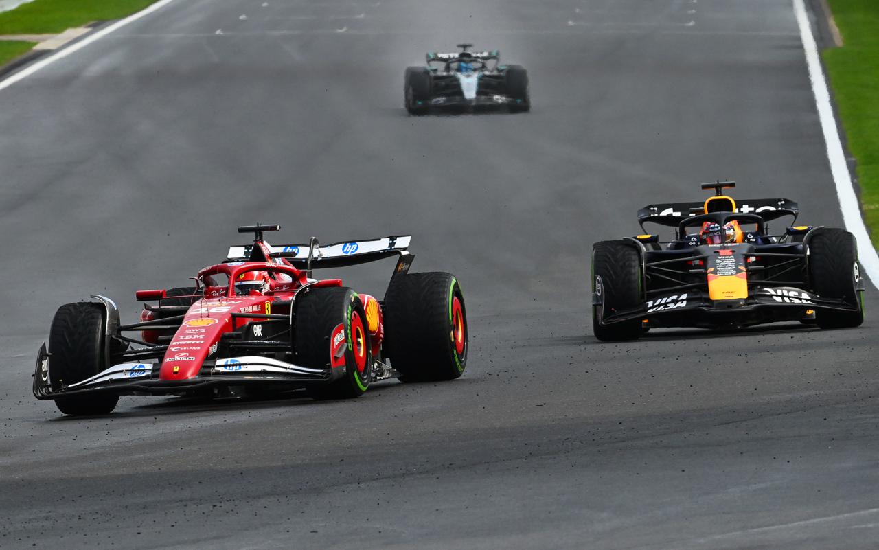 FUnoAT's tweet card. F1, GP Belgio: Ferrari con Leclerc si prende il podio tenendo dietro tutta la gara Verstappen. Hamilton rimonta stoppata sul più bello
