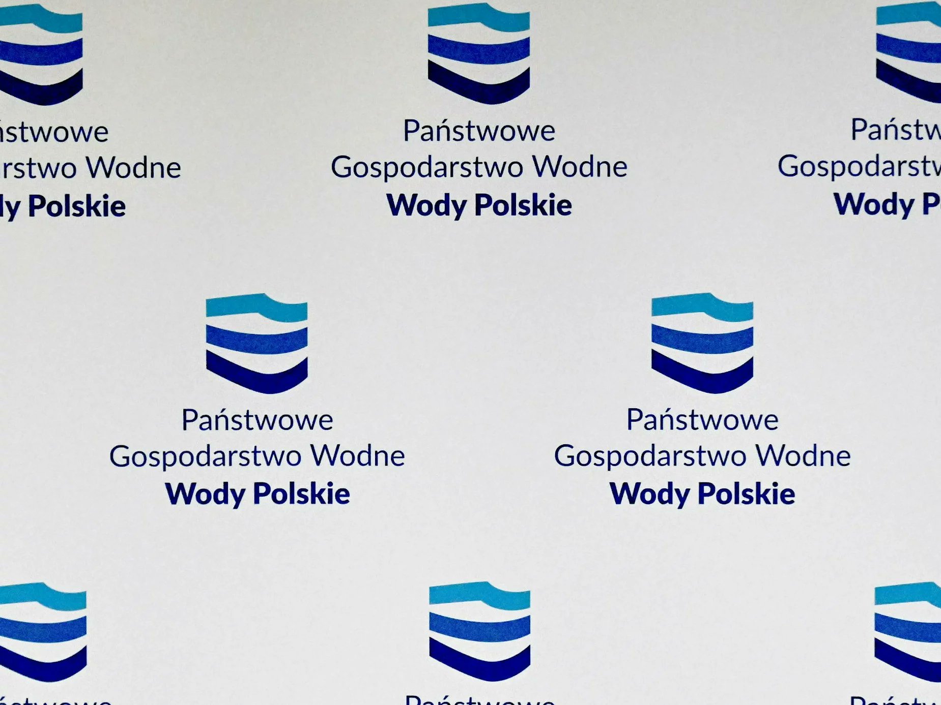 DoRzeczy_pl's tweet card. Burmistrz gminy Otmuchów Damian Nowakowski przyznał, że samorządy zostawiły mieszkańców zalanych terenów samych sobie.