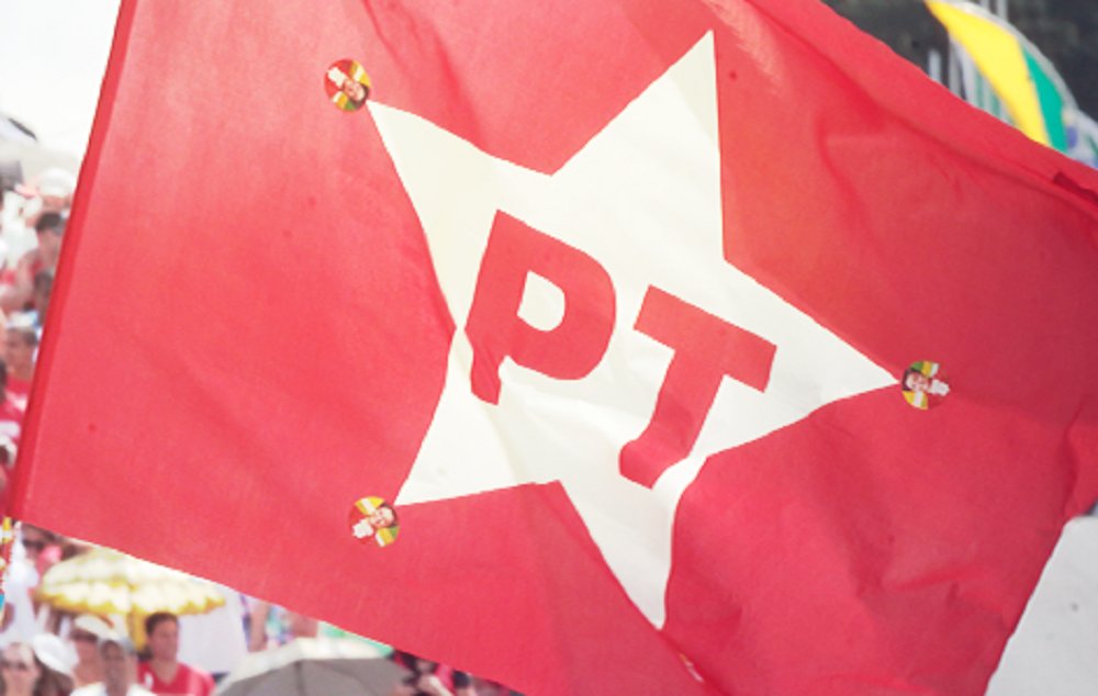d_c_m_on_line's tweet card. O PT deve lançar, em 2026, o menor número de candidatos a governador de sua história. A decisão estratégica visa garantir palanques robustos à tentativa de reeleição do presidente Luiz Inácio Lula da...