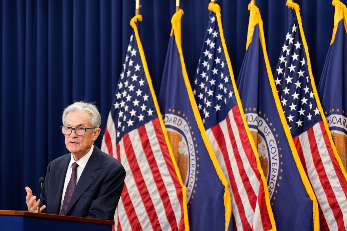 mapocoloco's tweet card. Federal Reserve officials are determined to hold interest rates steady a little while longer, though an increasingly contentious debate at this week’s policy meeting may bolster expectations for rate...