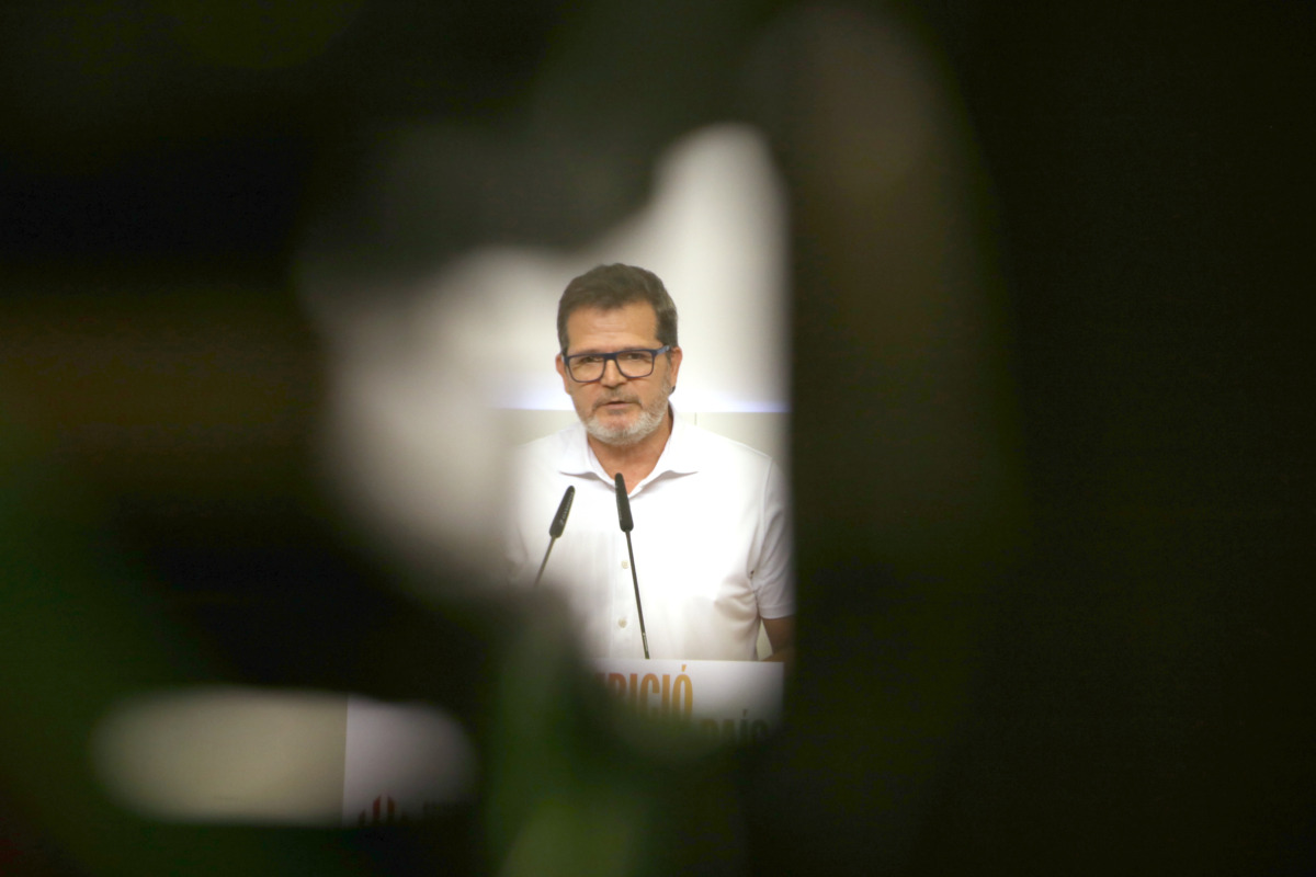 LaRepublicaCat's tweet card. El portaveu d'Esquerra replica el president de Junts per haver insinuat que els republicans "surten negociats de casa"
