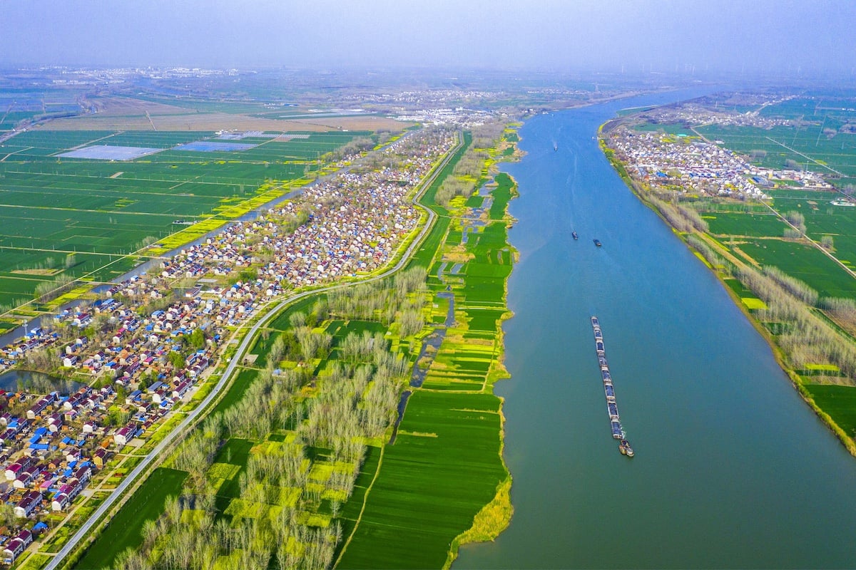 DialogueEarth_'s tweet card. Dialogue Earth talks to Ma Tianjie, author of new book In Search of Green China, about economic growth and environmentalism