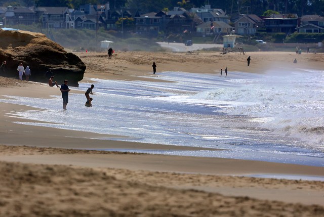 scsentinel's tweet card. A sweeping telephoto lens view from Main Beach in Santa Cruz arcs along the Monterey Bay through Seabright and Twin Lakes state beaches. (Shmuel Thaler – Santa Cruz Sentinel)