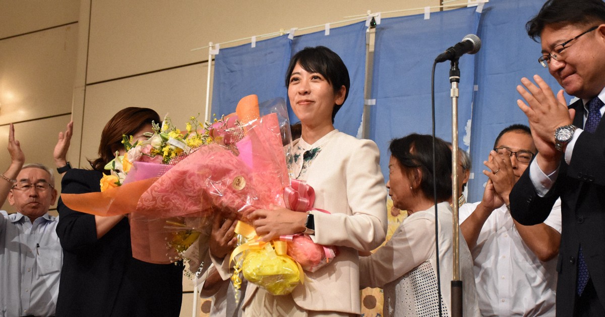ktaro38's tweet card. 　議会の構成を男女同数とすることは「パリテ」と呼ばれる。フランス語で「同等、同量」を意味する。有権者の半数は女性であり、日本でもパリテの実現を促すような制度の導入が求められる。