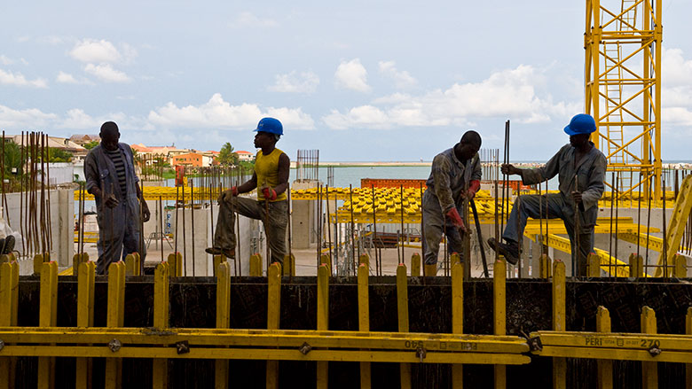 barlamanefr's tweet card. Le Nigeria, dont le produit intérieur brut (PIB) a été récemment réévalué, s’apprête à dépasser l’Algérie et à s’imposer comme la troisième économie du continent africain dès l’année prochaine, selon...