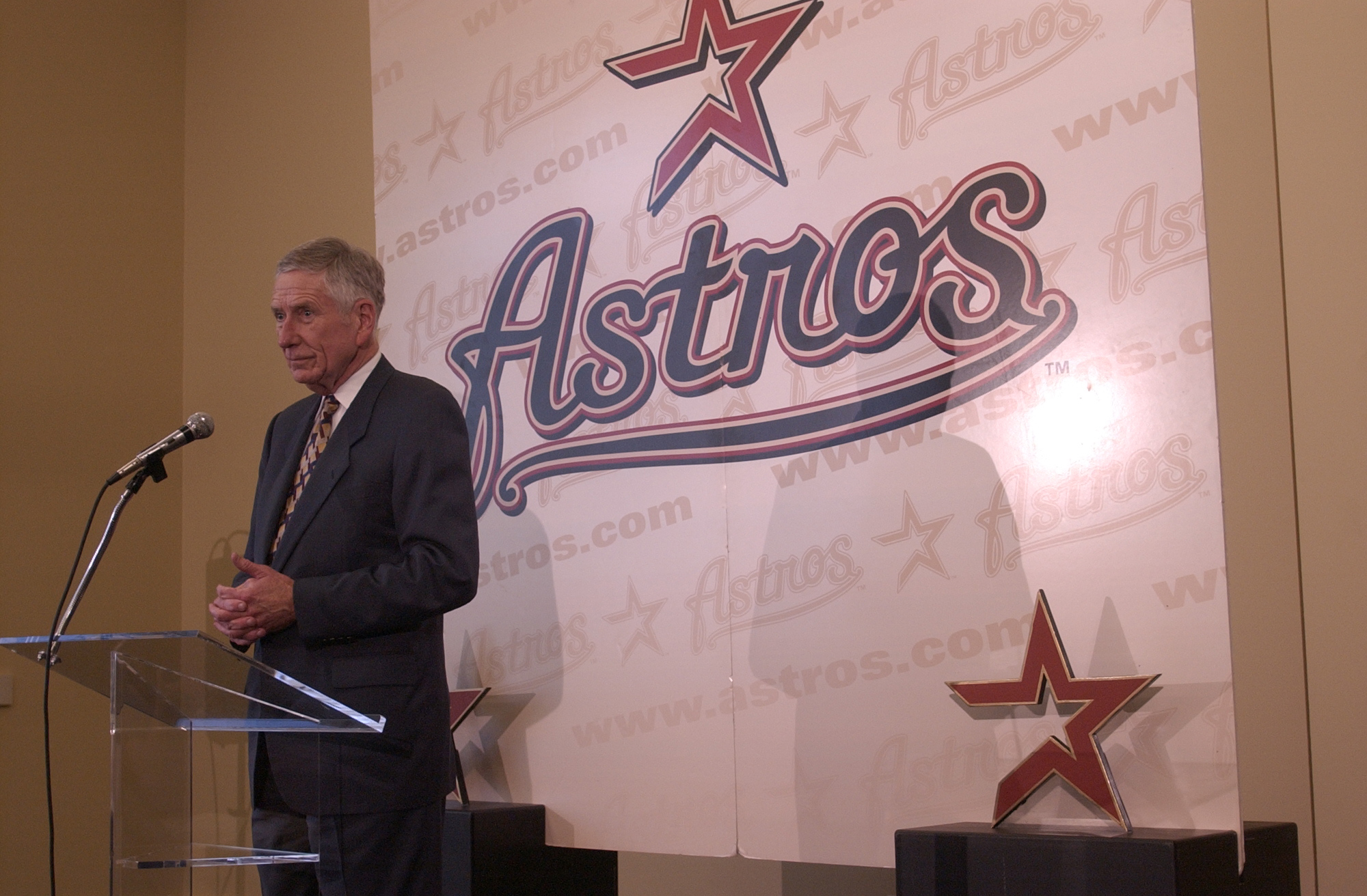 Chron_MattYoung's tweet card. When Astros and owner Drayton McLane traded Billy Wagner to Philadelphia in 2003, there were hard feelings on both sides but no more.