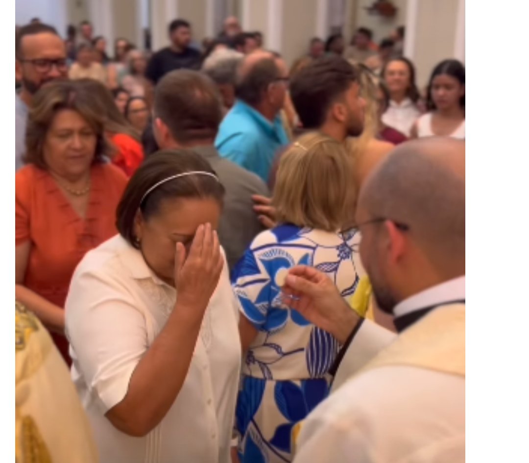 ATROMBETA3's tweet card. A visita da governadora Fátima Bezerra (PT) a Caicó durante os festejos de Sant’Ana foi, no mínimo, constrangedora. Em praticamente todos os locais por onde passou, Fátima foi alvo de vaias e...