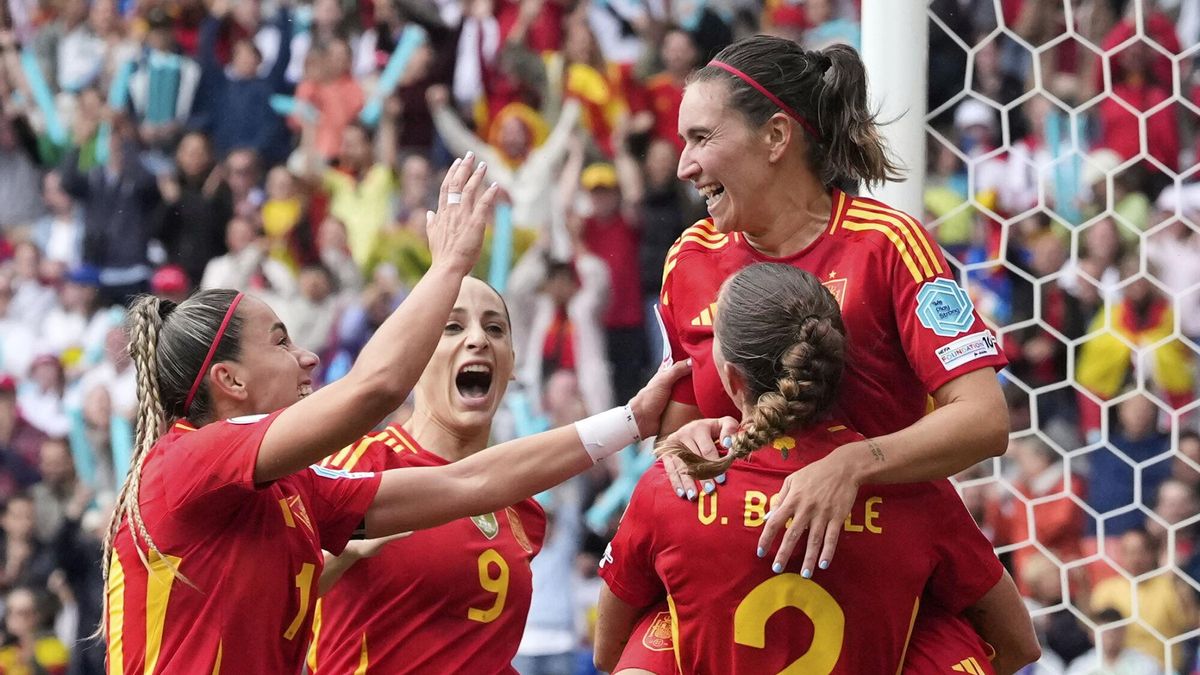 ElPeriodico_Esp's tweet card. Montse Tomé, avisa antes de la final contra Inglaterra: 'Las jugadoras se lo merecen por lo que llevan luchando'