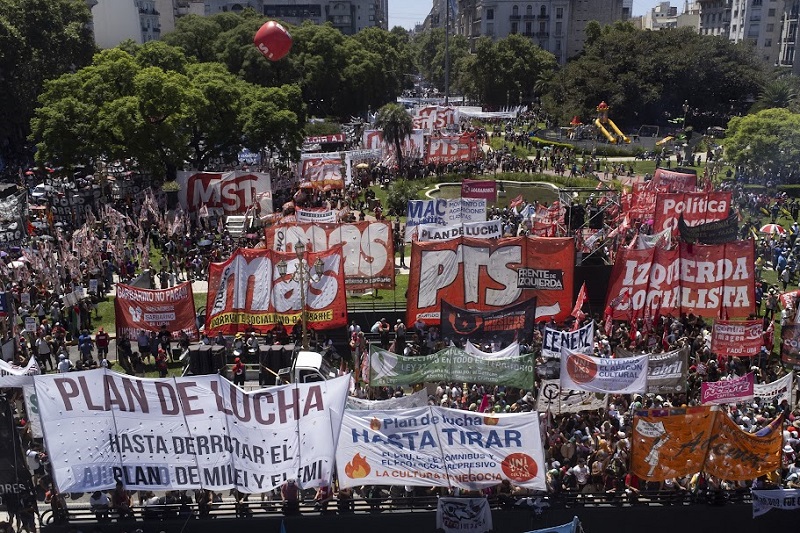 liduruguay's tweet card. La crisis nacional atraviesa a todos los partidos y coaliciones del régimen. Se torna aguda la necesidad de construir una herramienta política de la clase trabajadora, la juventud combativa y el...