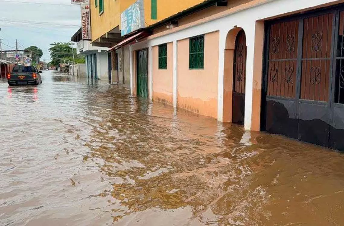 laprensalara's tweet card. El INAMEH pronostica un fin de semana de lluvias y tormentas de intensidad variable en Venezuela por la Onda Tropical N°20, con énfasis en el sur y occidente. Esta situación prolonga una temporada...