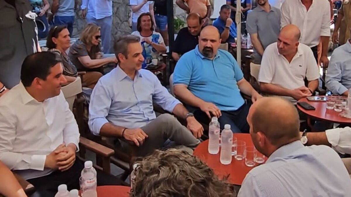 AntilianKotzai's tweet card. Στη Σκιάθο βρέθηκε χθες ο πρωθυπουργός Κυριάκος Μητσοτάκης, συνοδευόμενος από τον Χρήστο Τριαντόπουλο που παραπέμθηκε στο Δικαστικό Συμβούλιο για το αδίκημα