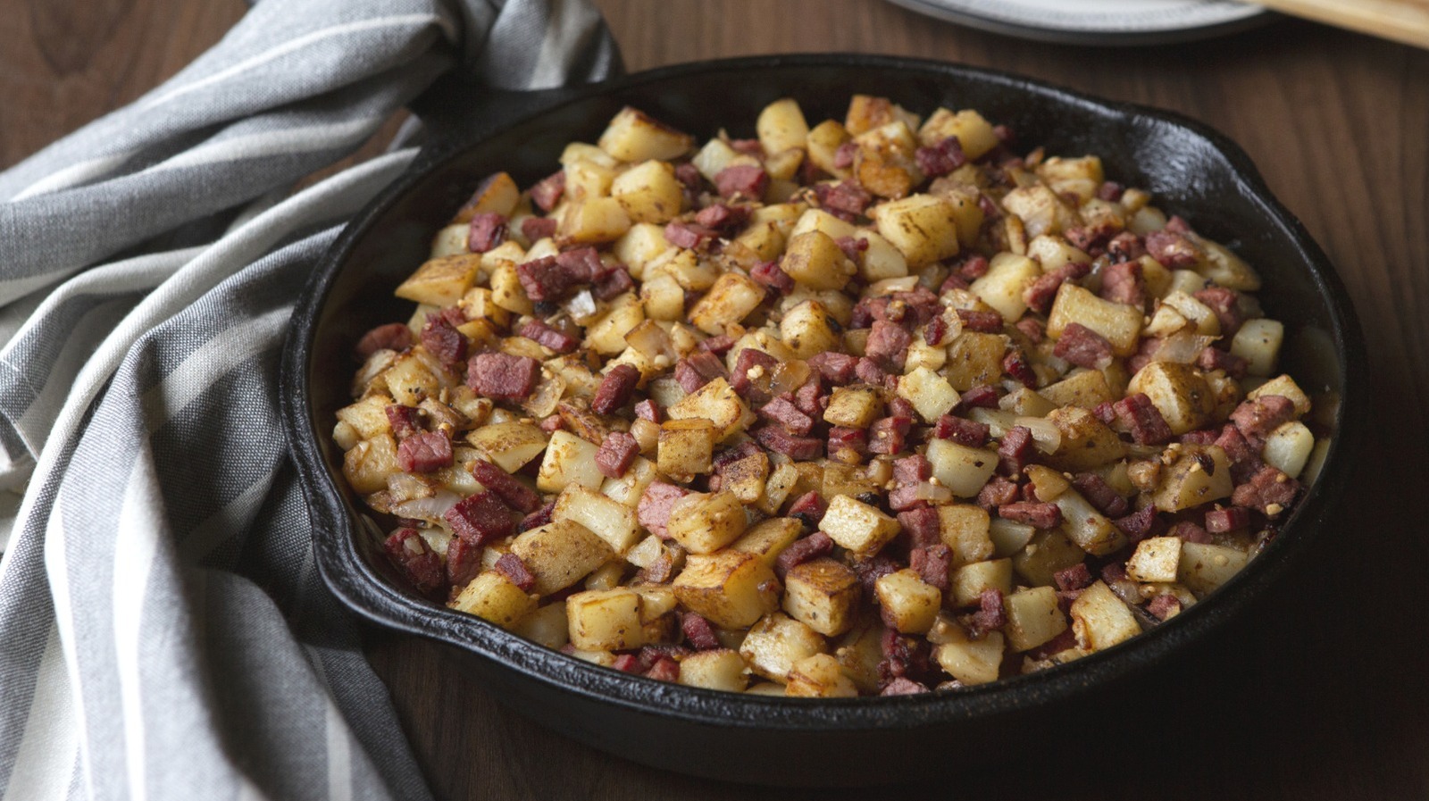 thetakeout's tweet card. Corned beef hash is plenty filling, making it the perfect breakfast for those who work hard. Using an air fryer simplifies the whole process.