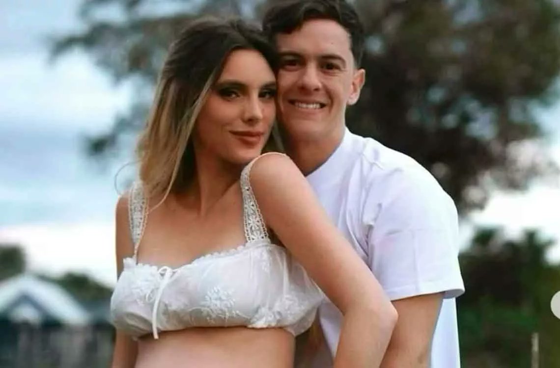 laprensalara's tweet card. Lele Pons y Guaynaa se convierten en padres de la pequeña Eloísa. La noticia fue compartida por Pons este domingo.