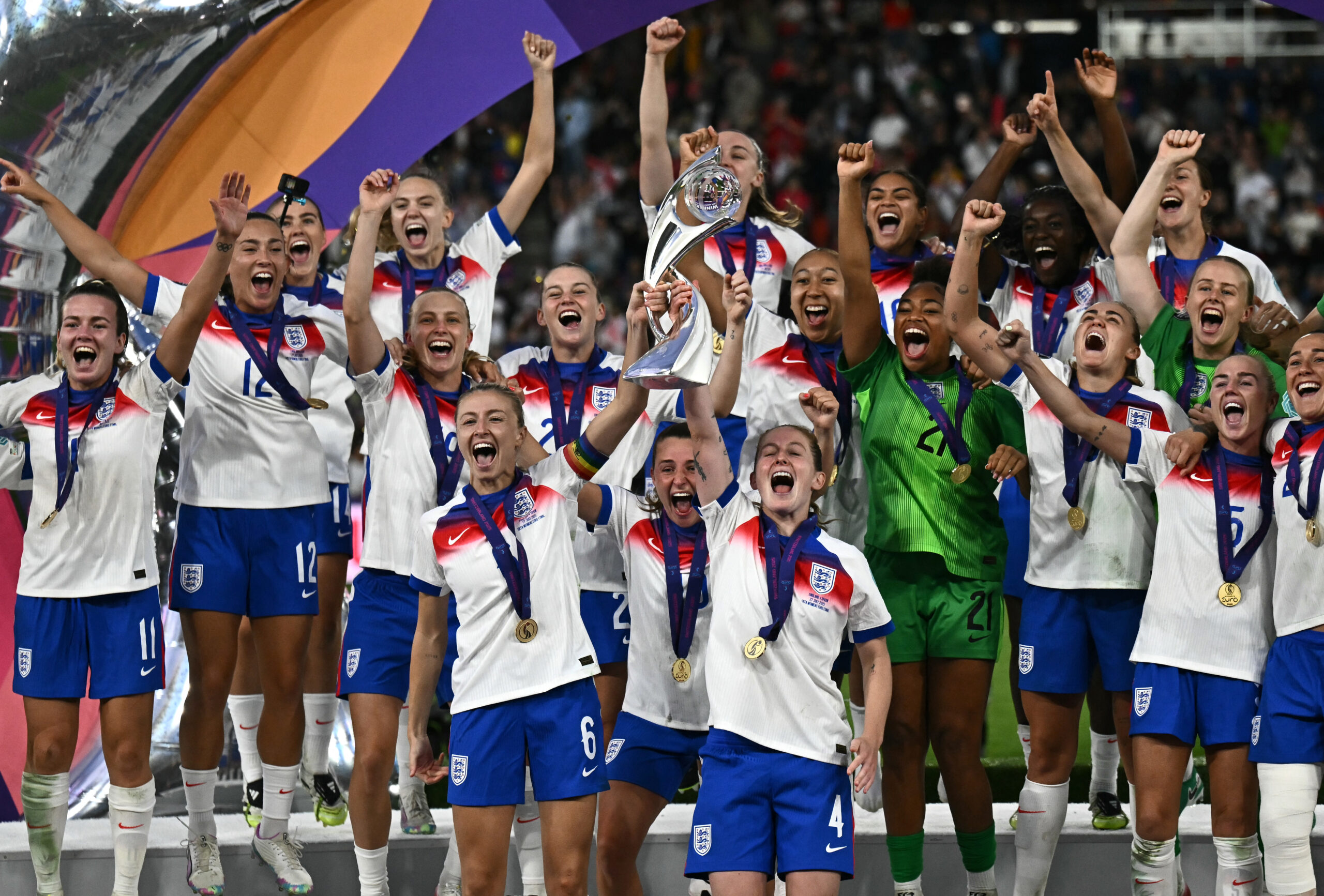 TelemundoUY's tweet card. Con esto, Inglaterra subió al segundo escalón entre los más ganadores de la eurocopa con dos títulos, los mismos que Noruega.
