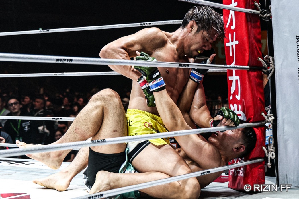 TOKYO_HEADLINE's tweet card. 　初代戦極フェザー級王者で元UFCファイターの金原正徳（リバーサルジム立川ALPHA）が「超RIZIN.4 真夏の喧嘩祭り」（7月27日、埼玉・さいたまスーパーアリーナ　※ABEMA PPV等で配信）のYA-MAN（TARGET SHIBUYA）との試合をもって現役引退を発表した。 　金原は200