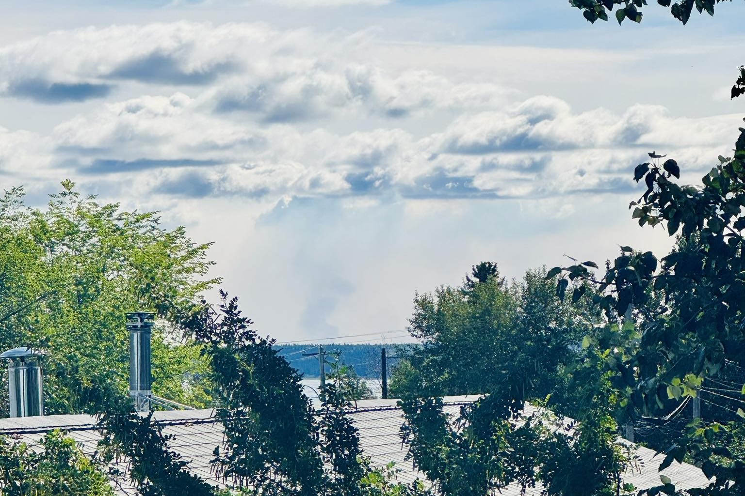 CabinRadio's tweet card. Jean Marie River's Tthets’éhk’édélı̨ First Nation has issued another evacuation alert – the second this month – over a wildfire approaching from the northwest.