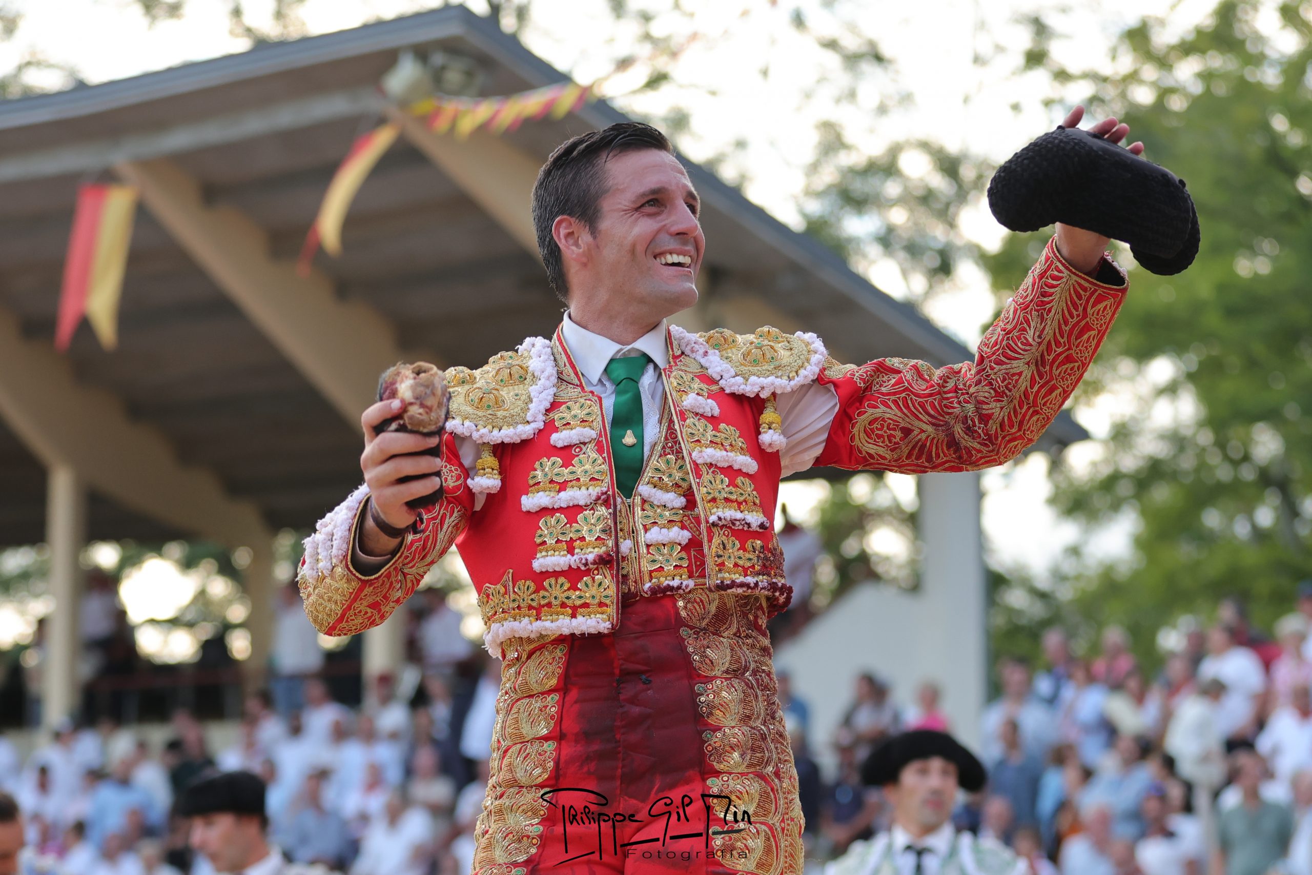 TOROLIVEE's tweet card. La corrida desafío que puso el broche a la jornada taurina de Orthez registró un lleno en los tendidos y dejó como triunfadores a Juan de Castilla y Montero, que pasearon una oreja por coleta