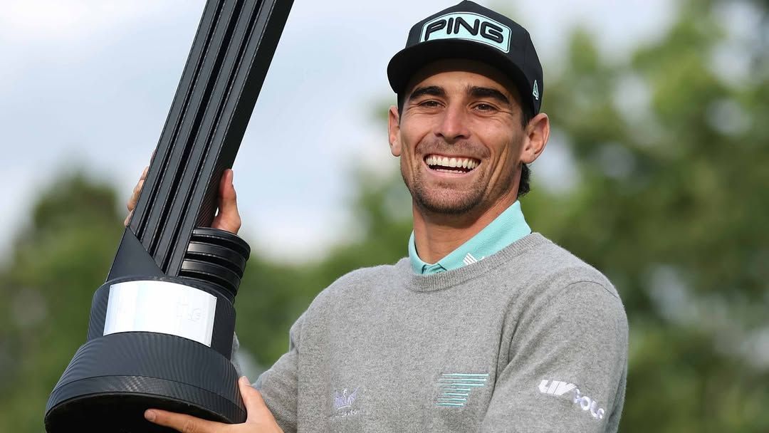 ESPNChile's tweet card. El chileno festejó el título en Gran Bretaña y, de paso, encabeza la clasificación general del LIV Golf 2025.