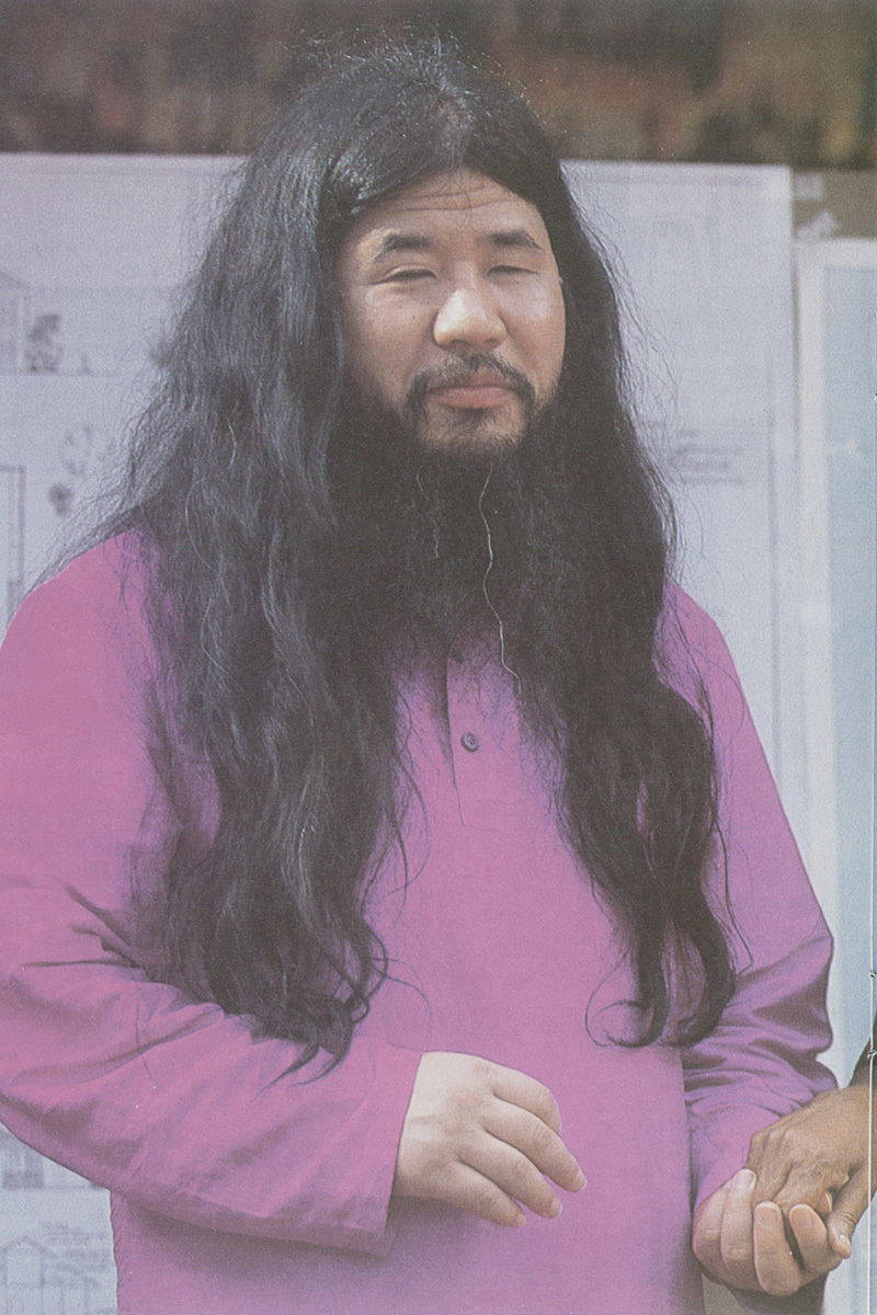 2011marumaru's tweet card. 　時期を同じくして、オウムによる一連の犯罪の被害者に対する賠償金約10億円の支払いをアレフは突如ストップ。実は資産隠しも賠償拒否も、次男の意向が働いた疑いがあり、今回の捜索目的の一つに「璽暉氏のアレ