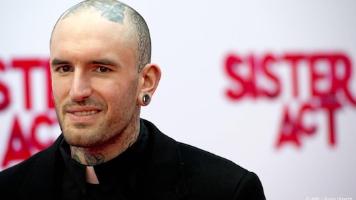 RTLBoulevard's tweet card. Ben Saunders (42) had in de jury van het nieuwe seizoen van 'The Voice' willen zitten. Dat vertelde de zanger in de podcast 'NandoLeaks' van radio-dj Fernando Halman (44).