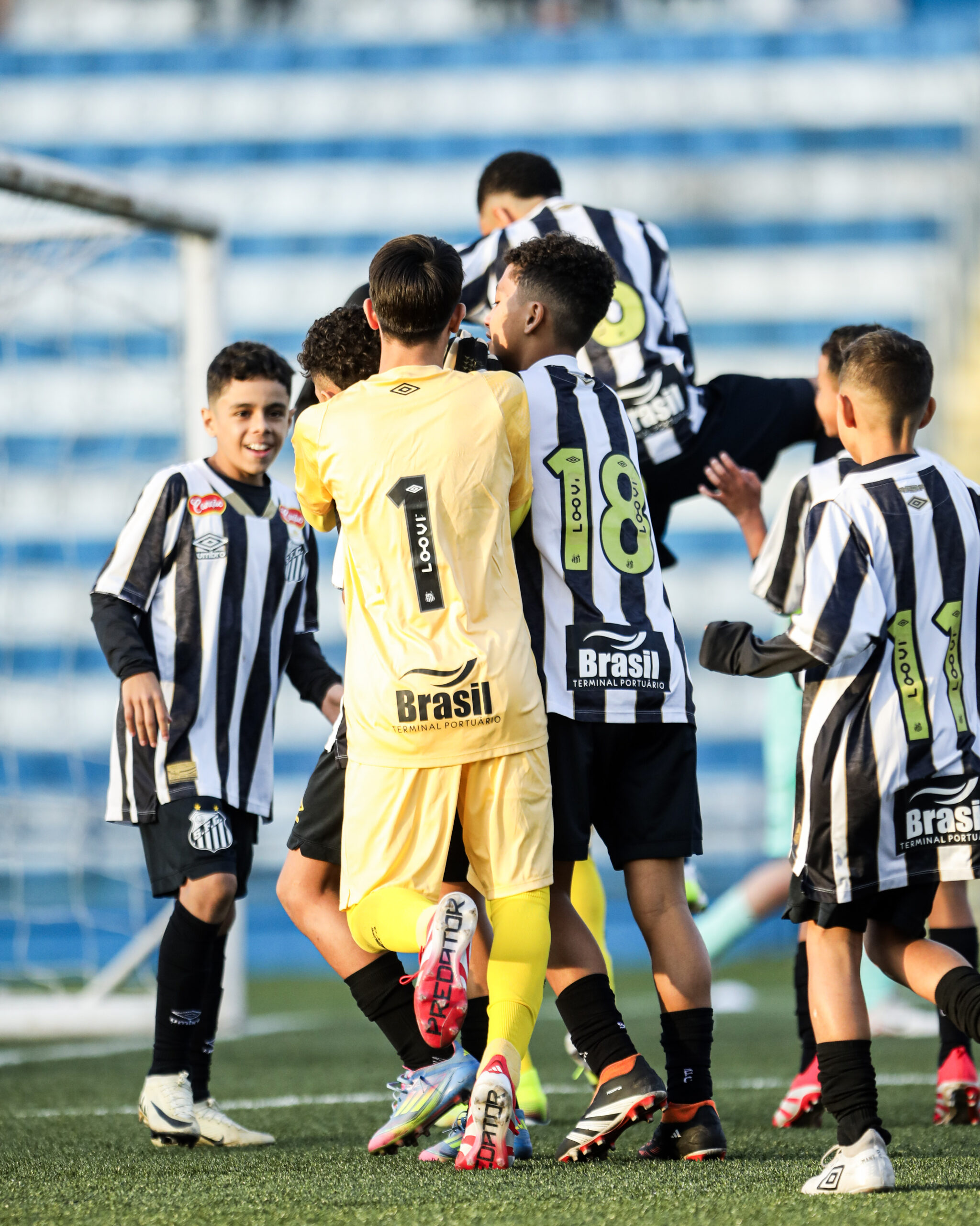 diariodopeixe's tweet card. Base do Santos vai bem fora de casa e soma pontos diante do São Caetano pelo Paulistão Sub-11 e Sub-12
