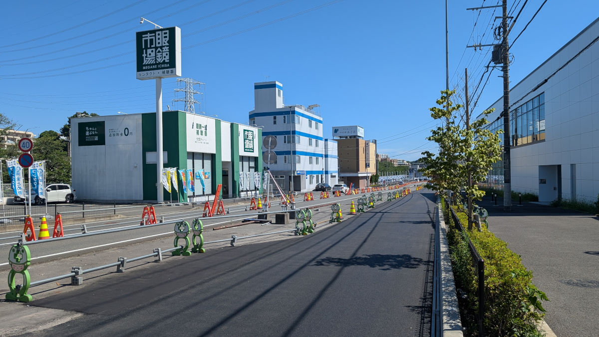 275kV's tweet card. 川崎市麻生区で事業が行われている川崎3・4・4号世田谷町田線(片平)(上麻生Ⅰ期)の進捗状況を見て来ました。今年の2月に麻生警察署前交差点~小田急多摩線交点までの区間が4車線化しましたが、これに続いて片平2丁目交差点までを4車線化するため工...