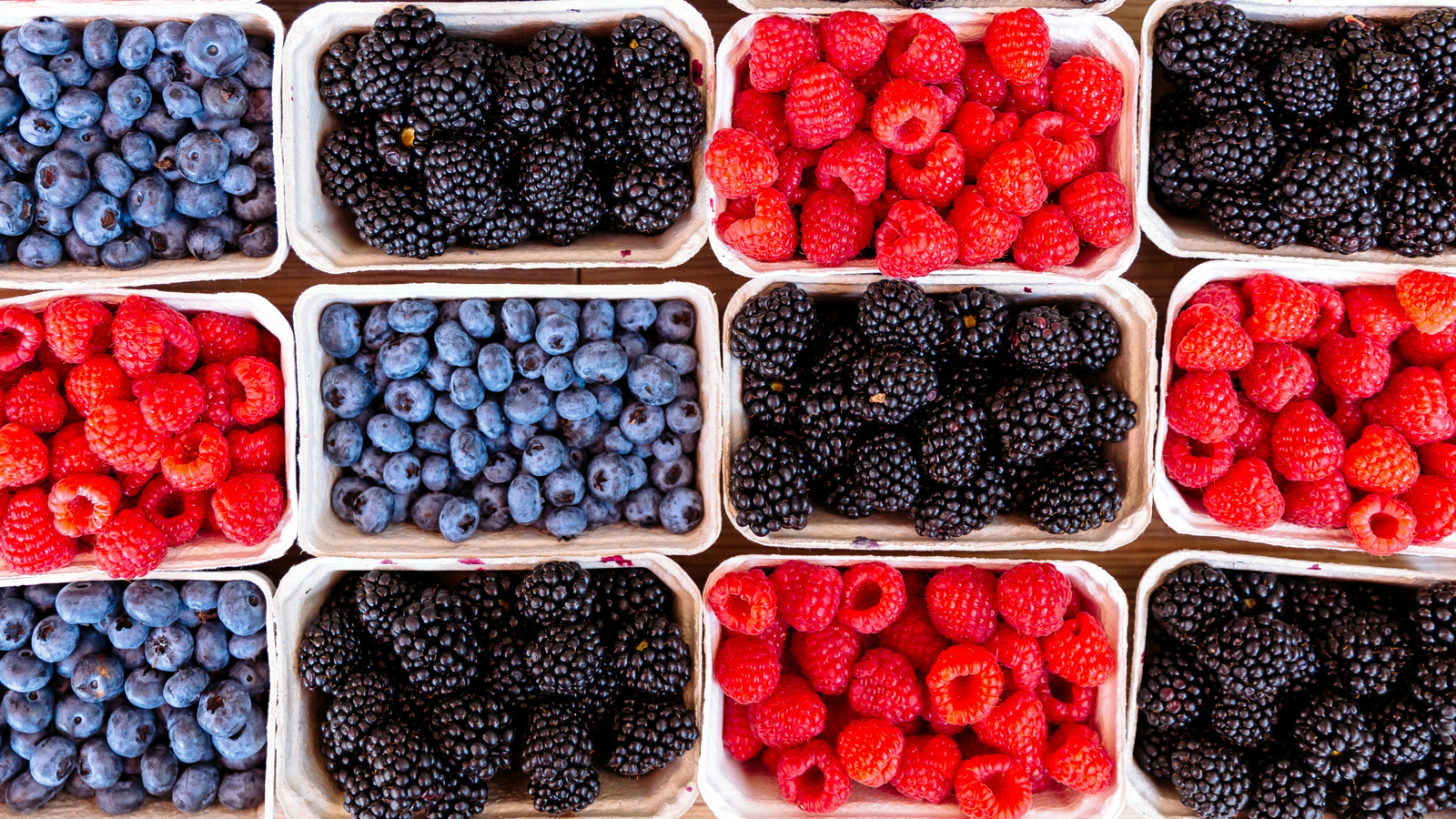 thetakeout's tweet card. Red, blue, purple, and black fruits and vegetables that contain antioxidant-rich anthocyanins help prevent the oxidative stress caused by microplastics.