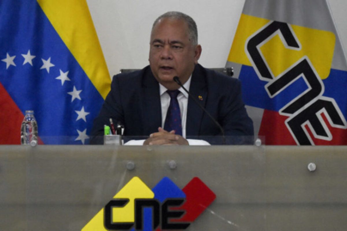 RoiLopezRivas's tweet card. “En virtud que hay cola en distintos centros electorales, los rectores y rectoras hemos decidido dar una prórroga".