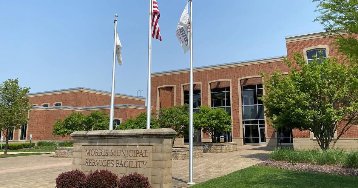 MorrisHerald's tweet card. The City of Morris is changing how residents are notified about delinquent water bills: Instead of getting red tags on their doors, residents will receive a letter containing the notice in the mail.