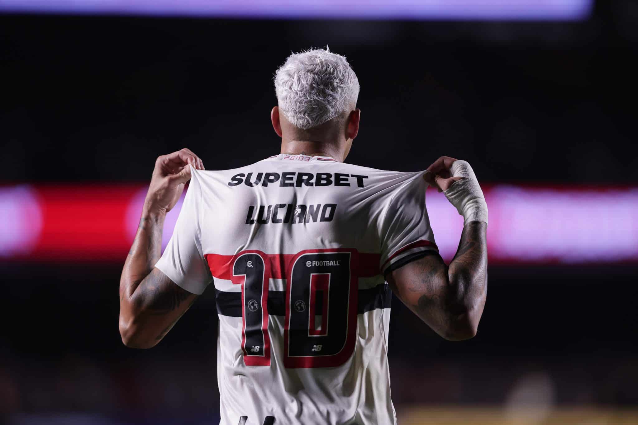 trivela's tweet card. Hernán Crespo conduziu o São Paulo da beira do Z4 à (mais) confortável oitava colocação na tabela do Brasileirão com a série de três vitórias