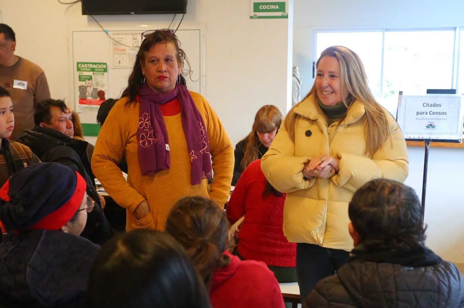 DataConurbano's tweet card. Magui Gray dialogó con vecinas y vecinos durante un operativo de regularización dominial y documental en Monte Grande Sur - Esteban Echeverría
