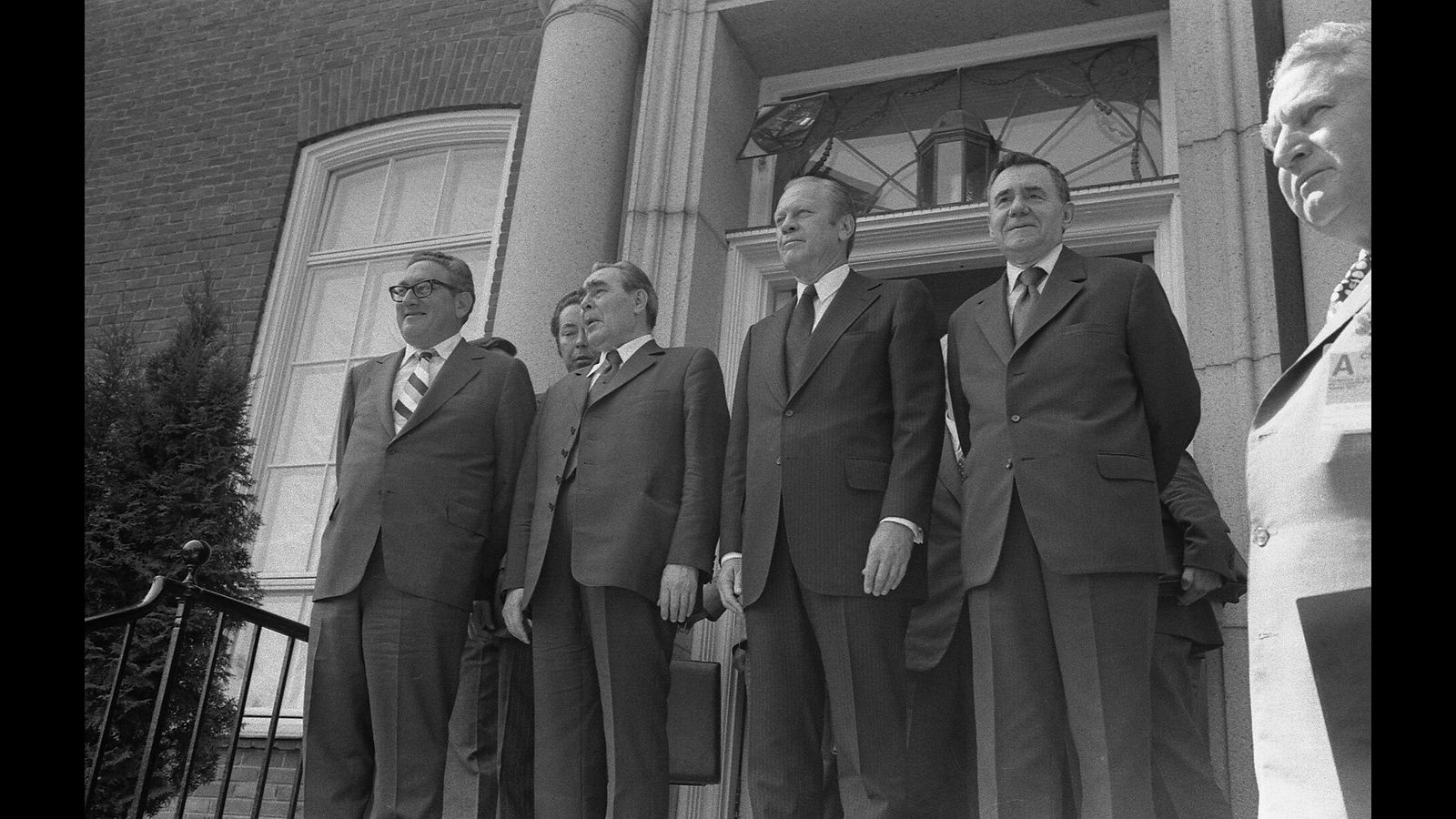 CrosseBarx's tweet card. Republican convention to ratifies Bush-Cheney ticket; Helsinki Accords signed by US, USSR; Belgian general strike ousts Leopold III; British government avoids miners’ strike